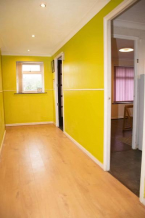 Simlar Luxury Stay, Parking, Wi-Fi, Basketball Court